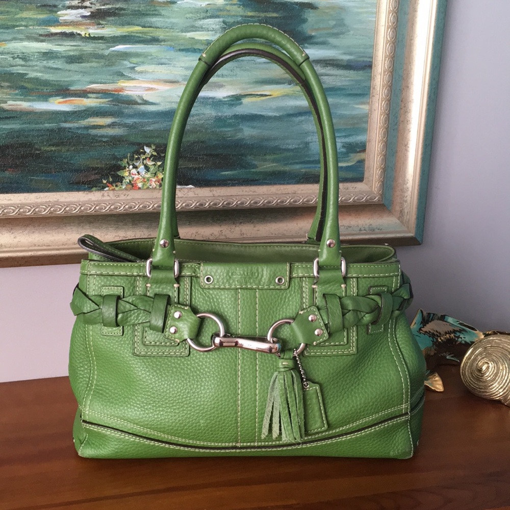 Beautiful COACH Pebbled Leather Handbag🌿
